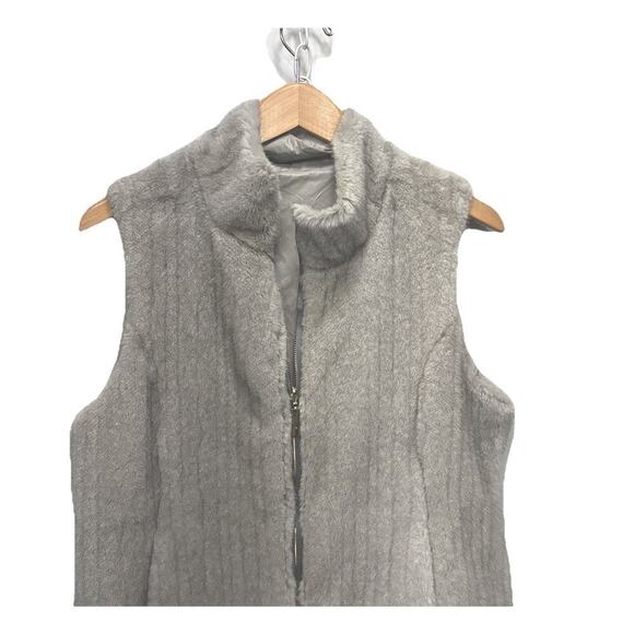 Via Spiga Women’s Size Small Faux fur Reversible Vest Light Gray - Picture 6 of 14